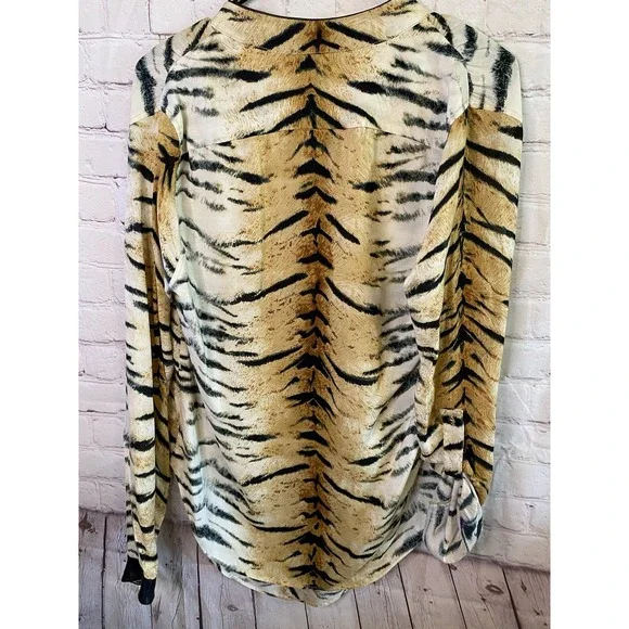 Animal Print Tie Front Blouse Roll Tab Sleeves Woman Size S‎ - Picture 9 of 9